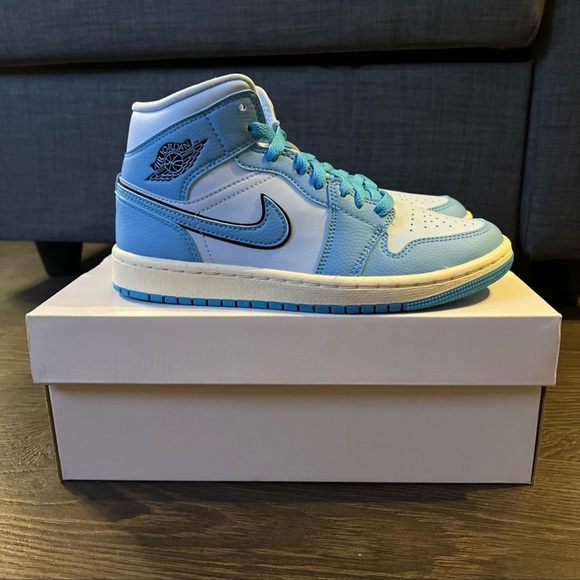Women’s Air Jordan 1 Mid 'Ice Blue' DV1302-400 - Picture 1 of 7